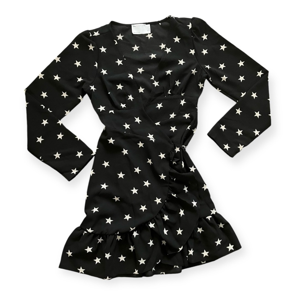 ASOS DESIGN Petite wrap front mini dress in star print - Picture 2 of 5